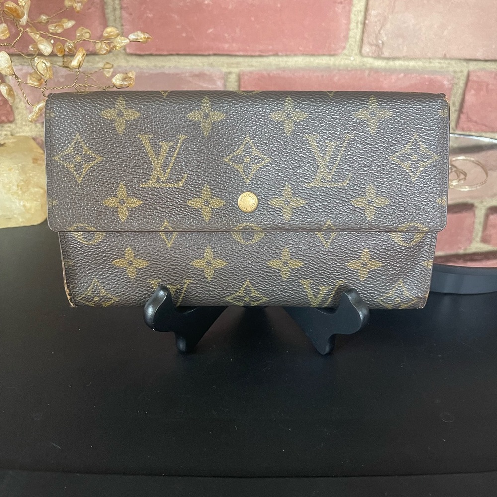 🔥Authentic 🔥Louis 🔥Vuitton Sarah wallet 🔥final sale.